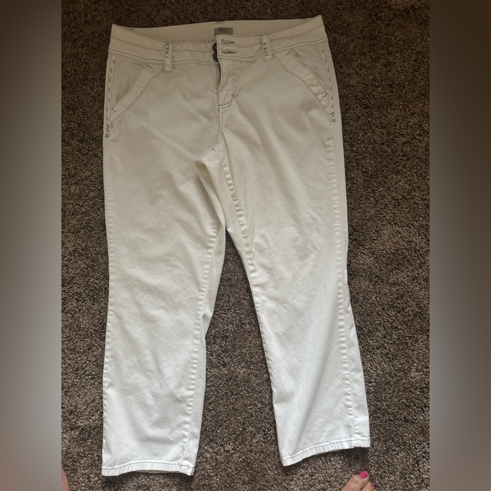 BKE Women's White Capris